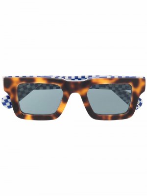 Солнцезащитные очки в квадратной оправе Etnia Barcelona. Цвет: коричневый
