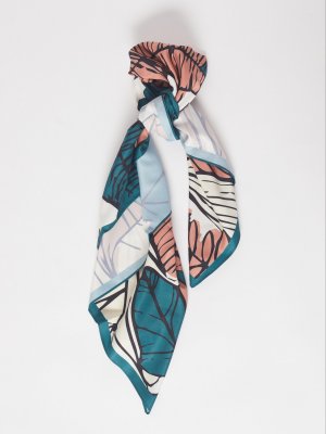 Атласный платок с тропическим принтом zolla. Цвет: молоко