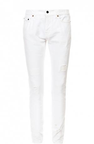 Зауженные джинсы с потертостями Saint Laurent. Цвет: белый