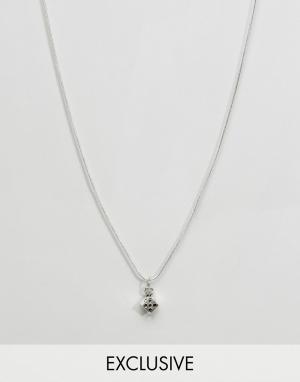 Ожерелье с подвеской в форме игральных костей Inspir Reclaimed Vintage. Цвет: серебряный