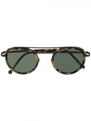 Солнцезащитные очки в круглой оправе черепаховой расцветки Cutler & Gross. Цвет: коричневый