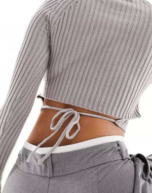 Серый укороченный джемпер в рубчик с высоким воротником и завязками на спине Pull&Bear. Цвет: серый