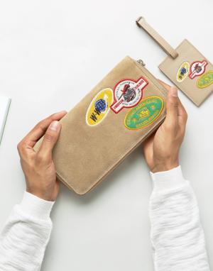 Бежевый замшевый подарочный набор из дорожного бумажника и бирки со зн ASOS. Цвет: бежевый