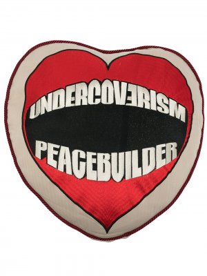 Подушка Peacebuilder UNDERCOVER. Цвет: бежевый