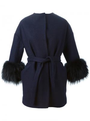 Пальто Florida с меховыми манжетами Ava Adore. Цвет: синий
