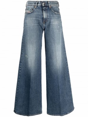 Укороченные широкие джинсы с эффектом потертости Diesel. Цвет: синий