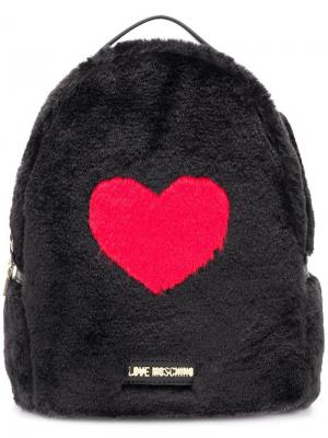 Рюкзак с сердцем из искусственного меха Love Moschino. Цвет: черный