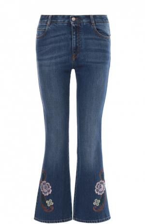 Укороченные расклешенные джинсы с вышивкой Stella McCartney. Цвет: синий