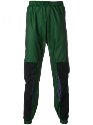 Спортивные брюки с накладным карманом Cottweiler. Цвет: зелёный