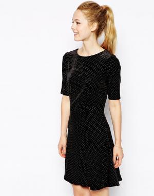 Короткое приталенное платье с блестками Starstruck Sugarhill Boutique. Цвет: черный/золотой