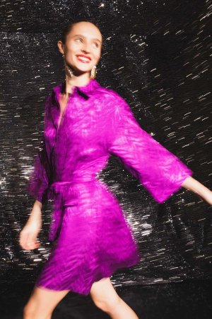 Жаккардовое мини-атласное платье с длинным рукавом рубашечным воротником , фиолетовый DeFacto