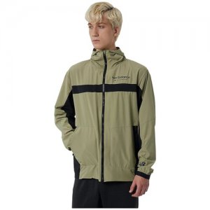 Ветровка R.W.Tech Lightweight Woven Jacket Мужчины MJ21044-OLF M New Balance. Цвет: зеленый
