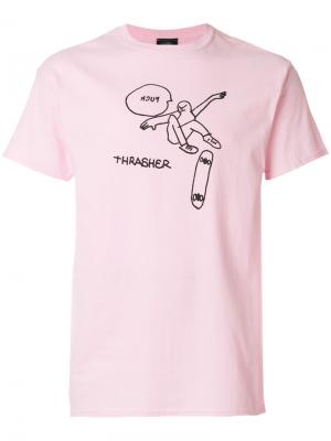 Футболка с принтом скейтбордиста Thrasher. Цвет: розовый и фиолетовый
