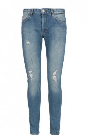 Зауженные джинсы с потертостями Moschino. Цвет: голубой