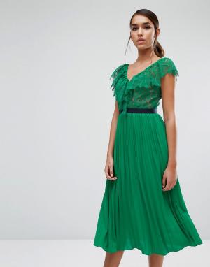 Платье миди с плиссированной юбкой и рюшами Three Floor. Цвет: зеленый