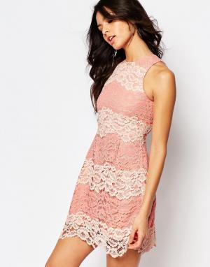 Кружевное платье мини с контрастной отделкой и шнуровкой на спине Foxi Foxiedox. Цвет: розовый