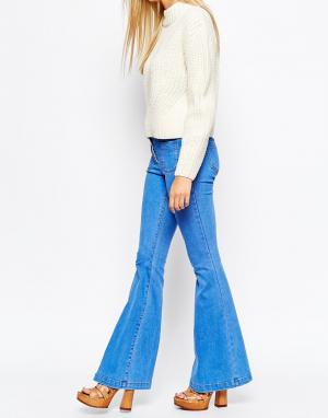 Синие джинсы с клешем в стиле 70х Fashion Union. Цвет: синий