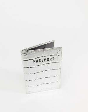 Серебристая кожаная обложка для паспорта с тисненым крокодиловым рисунком ASOS DESIGN. Цвет: серебряный