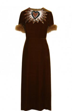 Бархатное платье с меховой отделкой Fendi. Цвет: бежевый