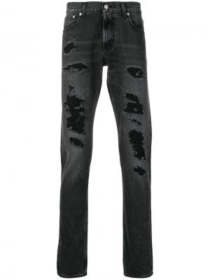 Прямые джинсы с рваными деталями Alexander McQueen