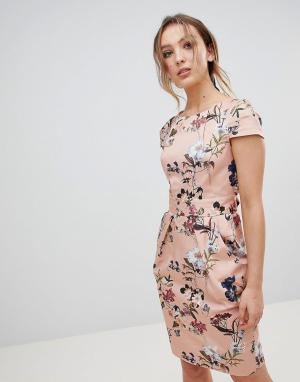 Платье-футляр с короткими рукавами и цветочным принтом Closet London. Цвет: мульти