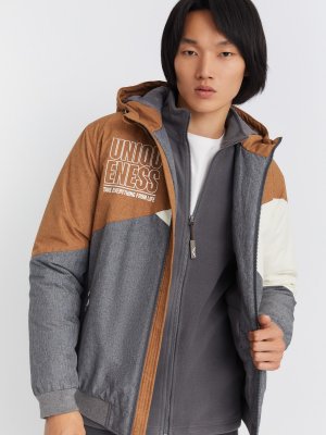 Утеплённая куртка-бомбер на синтепоне с капюшоном zolla. Цвет: серый