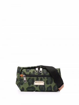 Поясная сумка с камуфляжным принтом Dolce & Gabbana. Цвет: зеленый