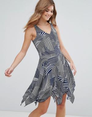 Короткое приталенное платье с принтом Lavand. Цвет: темно-синий