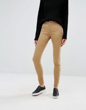 Зауженные джинсы с классической талией Vero Moda. Цвет: коричневый