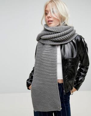 Серый длинный шарф Glamorous. Цвет: серый