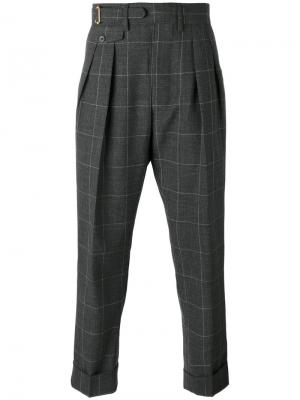 Укороченные классические брюки Lardini. Цвет: серый