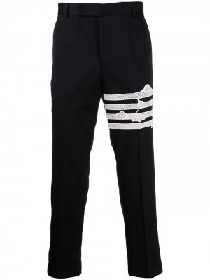 UNCONSTRUCTED CHINO TROUSER W/ 4BAR BRODERIE ANGLAISE IN SKY MOTIF Thom Browne. Цвет: синий