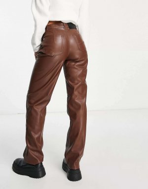 Коричневые прямые брюки из искусственной кожи Bershka. Цвет: коричневый