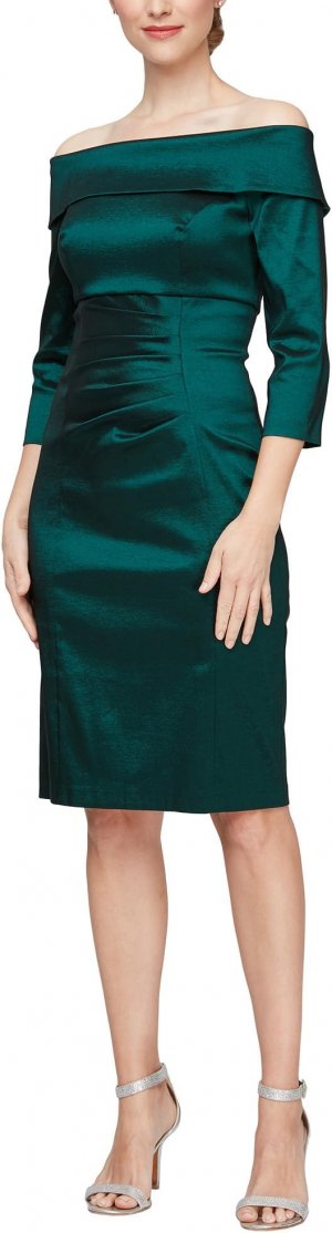 Короткое платье из тафты с открытыми плечами и рюшами на талии , цвет Emerald Green Alex Evenings