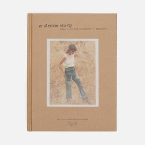 Книга A Denim Story: Inspirations From Bellbottoms To Boyfriends Rizzoli. Цвет: бежевый