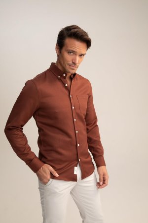 Рубашка узкого кроя с воротником-поло и длинными рукавами , коричневый DeFacto