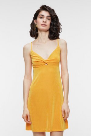 Платье-сарафан мини приталенное с V-вырезом на груди befree. Цвет: оранжевый