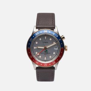 Наручные часы Waterbury Traditional GMT Leather Timex. Цвет: коричневый