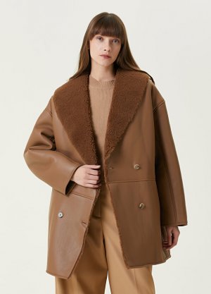 Коричневое двубортное кожаное пальто из овчины namo Loulou Studio. Цвет: коричневый