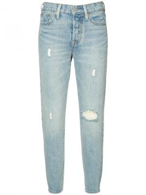 Укороченные джинсы с рваными деталями Levi's. Цвет: синий