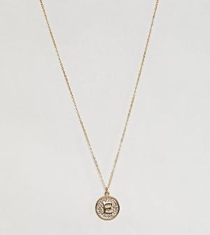 Позолоченное ожерелье с подвеской в виде буквы Е Ottoman Hands. Цвет: золотой