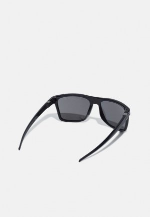 Солнцезащитные очки LEFFINGWELL , цвет black ink/grey Oakley
