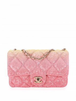 Маленькая сумка на плечо Classic Flap с пайетками Chanel Pre-Owned. Цвет: розовый