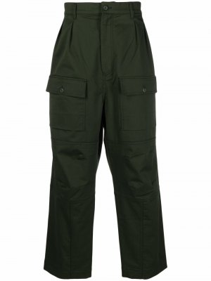 Укороченные зауженные брюки со складками Maison Kitsuné. Цвет: зеленый