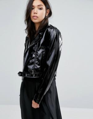 Укороченная лакированная куртка из кожзаменителя First & I. Цвет: черный