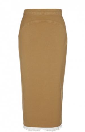 Джинсовая юбка-карандаш с разрезом и бахромой No. 21. Цвет: кремовый