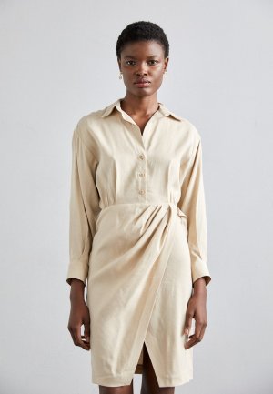 Платье-блузка RILINEN maje, цвет beige Maje