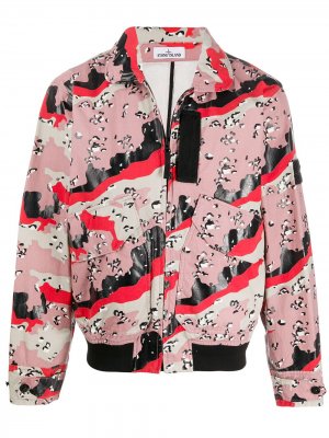 Куртка с абстрактным принтом Stone Island. Цвет: розовый
