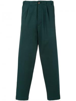 Укороченные зауженные брюки с завышенной талией Société Anonyme. Цвет: зеленый
