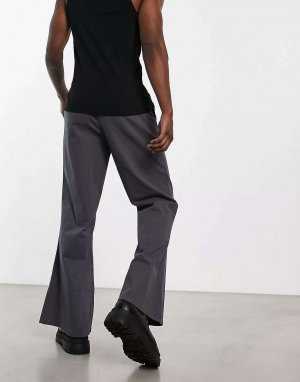 Темно-серые брюки чинос ультра-клеш ASOS. Цвет: серый